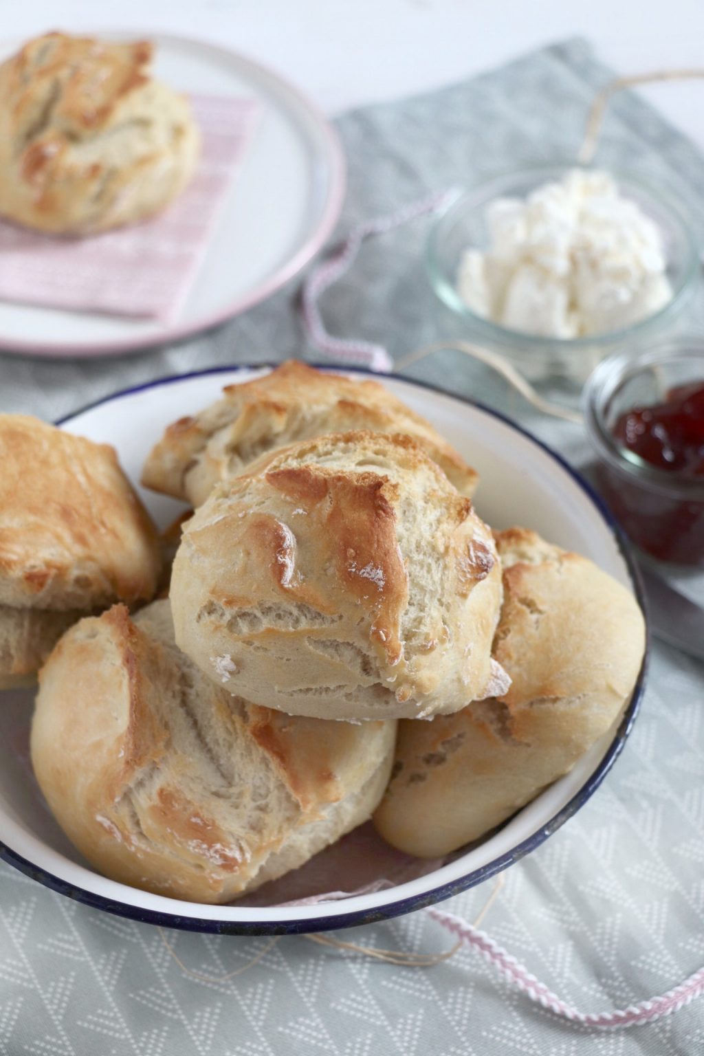 Rezept für Sonntagsbrötchen: Schweizer Bürli - Lavendelblog