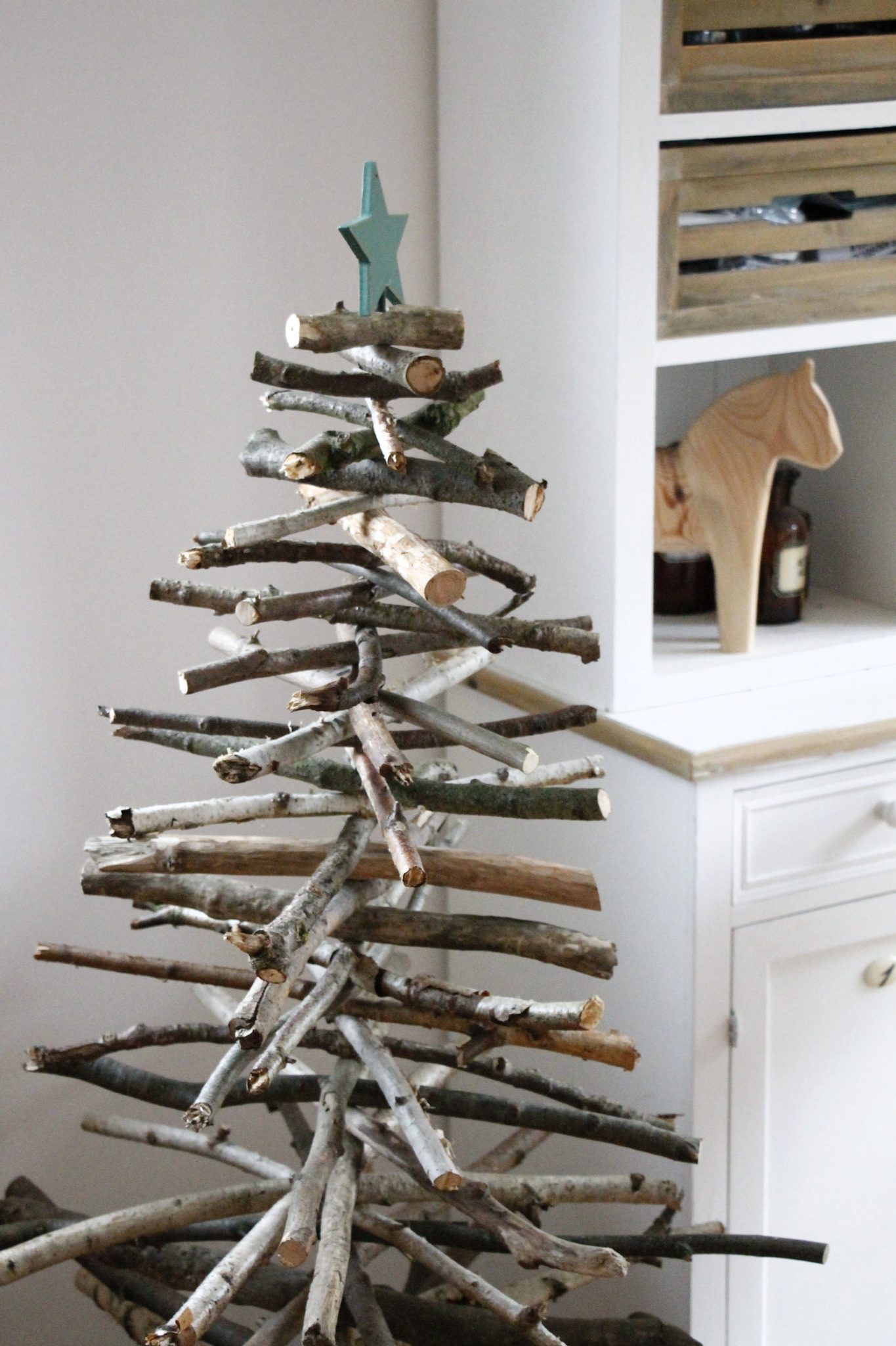 Weihnachtliche DIY-Idee: Weihnachtsbaum aus Holz bauen - Lavendelblog