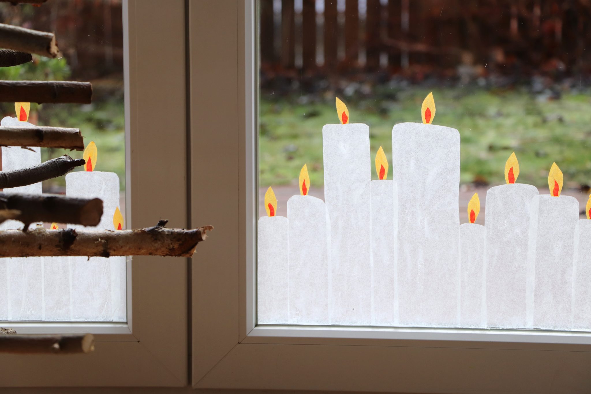 Weihnachtliche Fensterdeko TransparentpapierKerzen basteln Lavendelblog