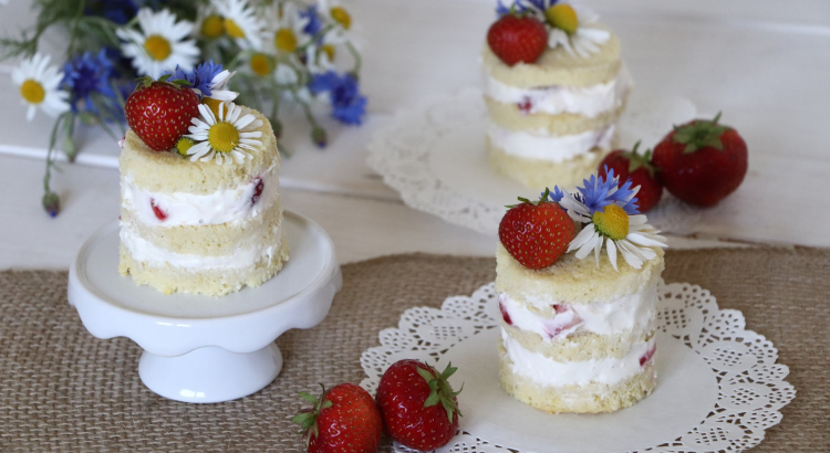 Erdbeertortchen Mit Blumendeko Sommerlich Fruchtig Lavendelblog