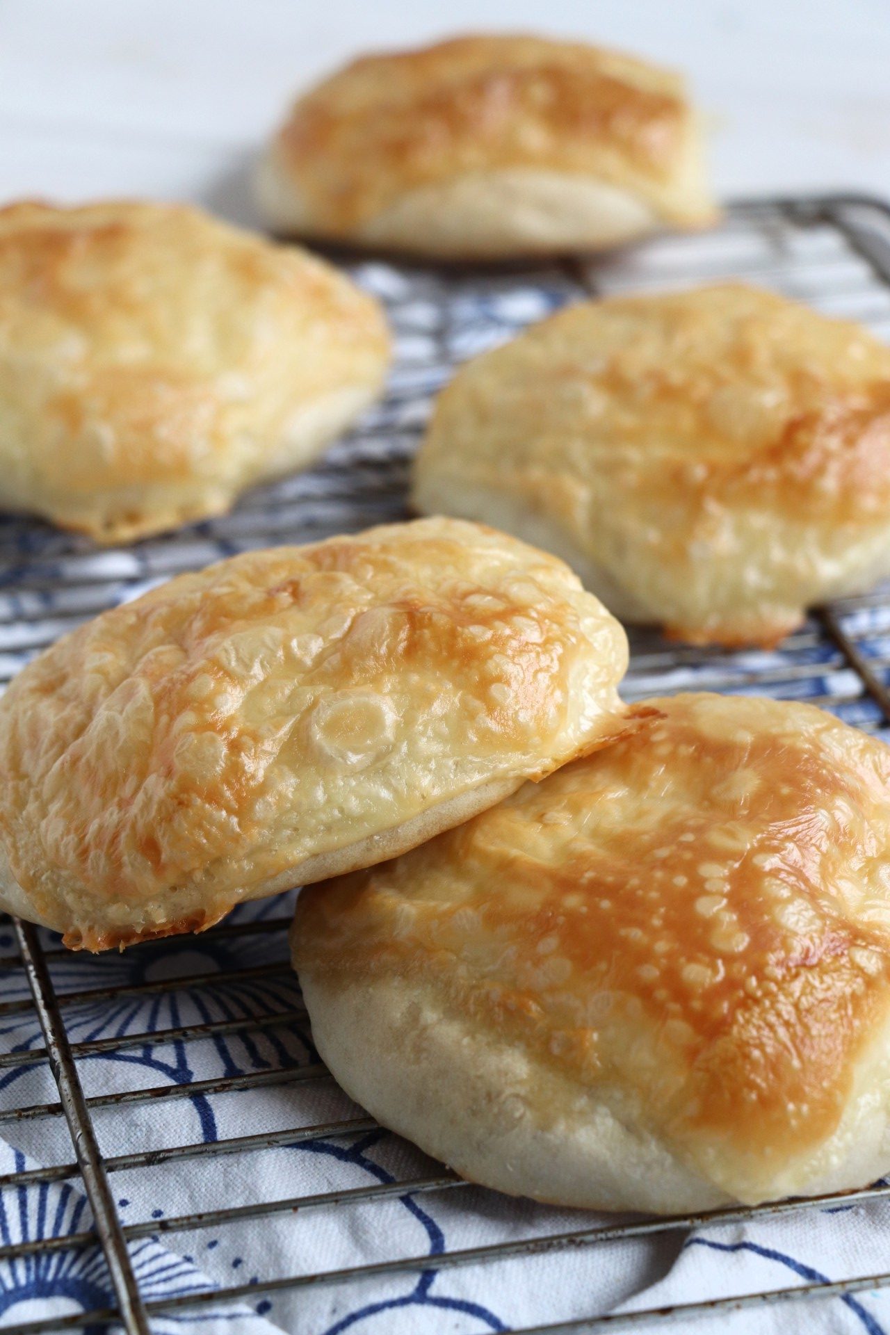 Rezept Kasebrotchen Wie Vom Backer Lavendelblog