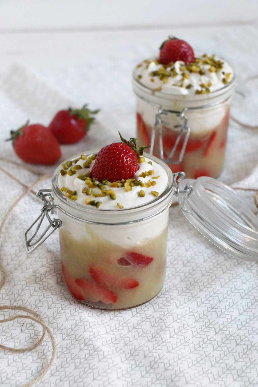 Rezept: Rhabarber-Dessert mit Erdbeeren - Lavendelblog