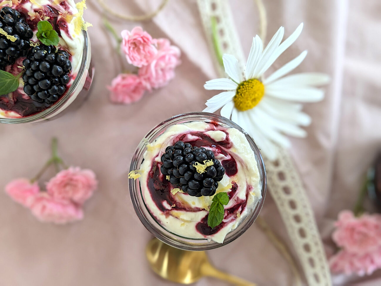 Sommer Dessert Brombeeren